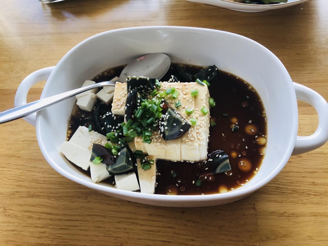 凉拌皮蛋豆腐