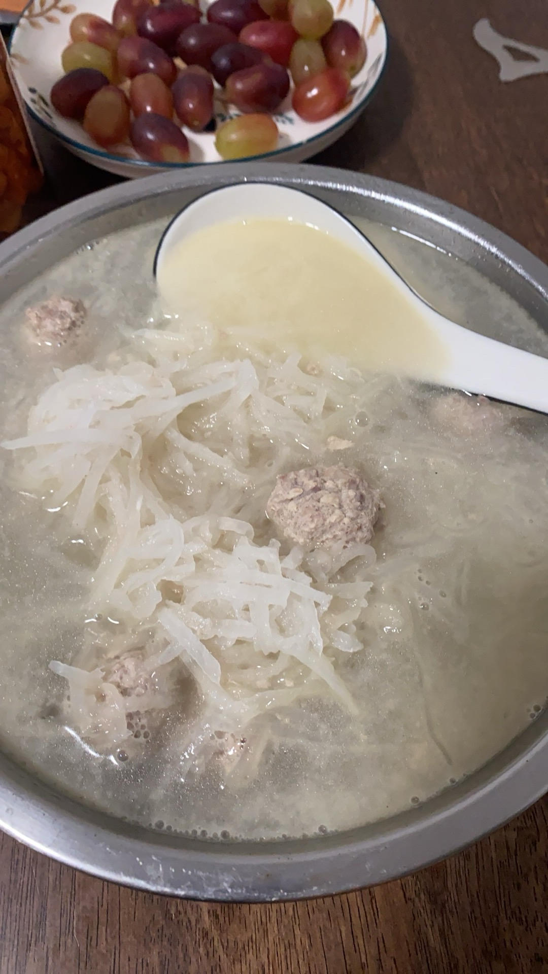 一碗清甜鲜美的萝卜丝肉丸汤