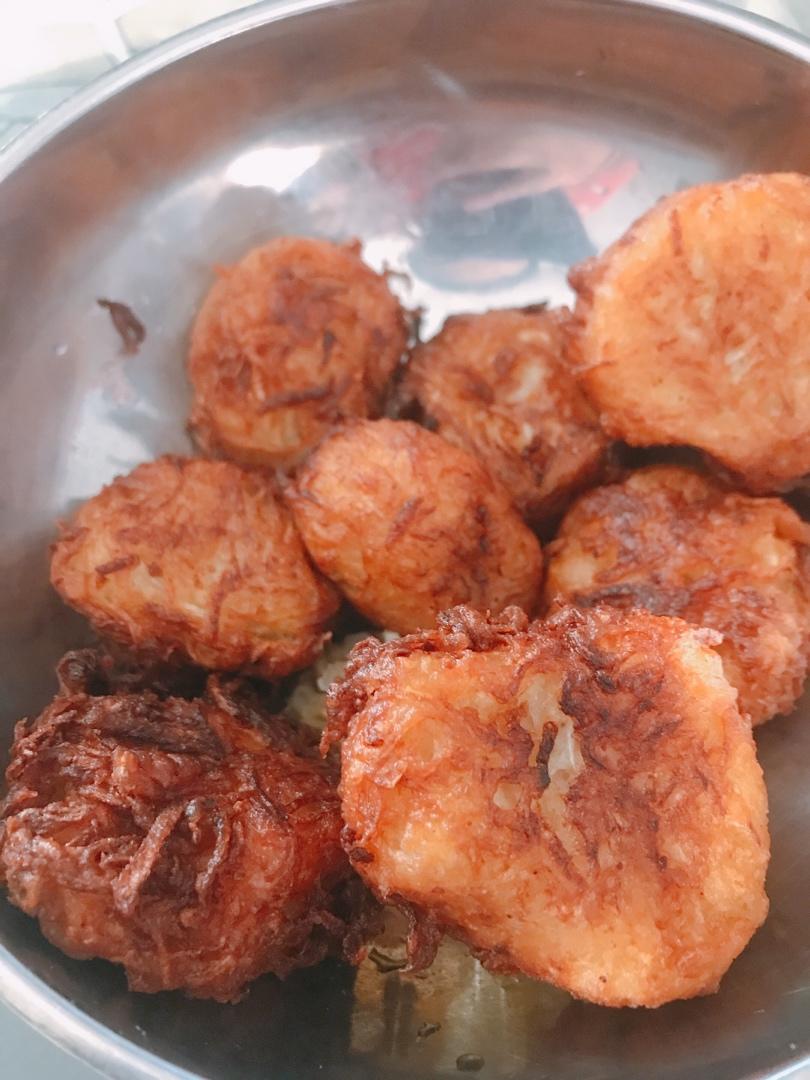 香酥软口的小吃摊版香炸萝卜丸子