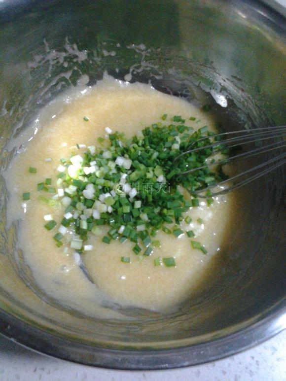 葱香玉米面桃酥的做法 步骤3