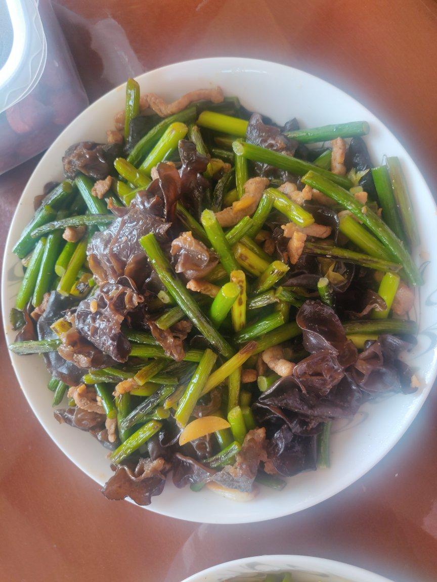 快手肉丝炒蒜薹