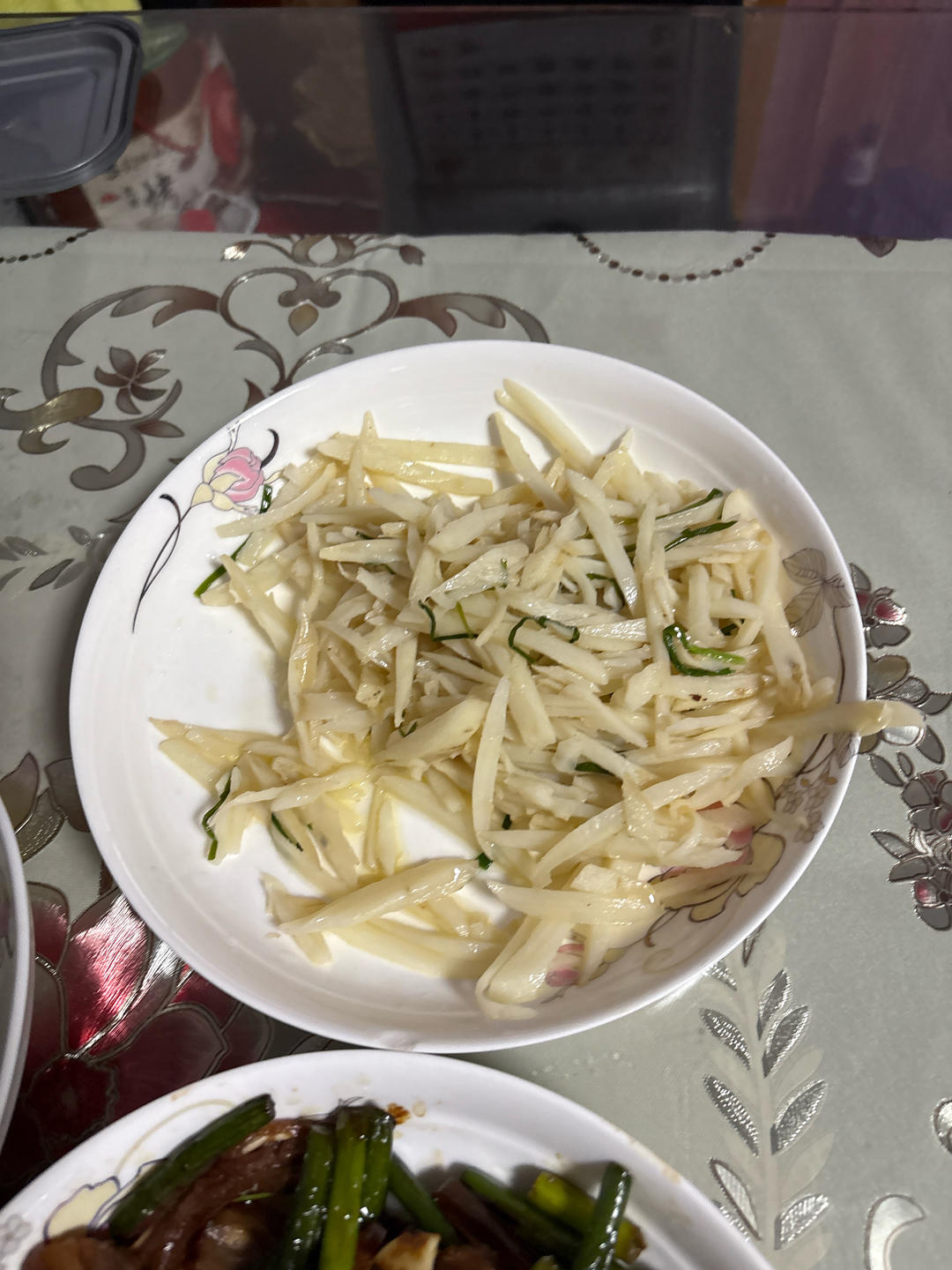 清炒藕丝（巧妙的切丝法）