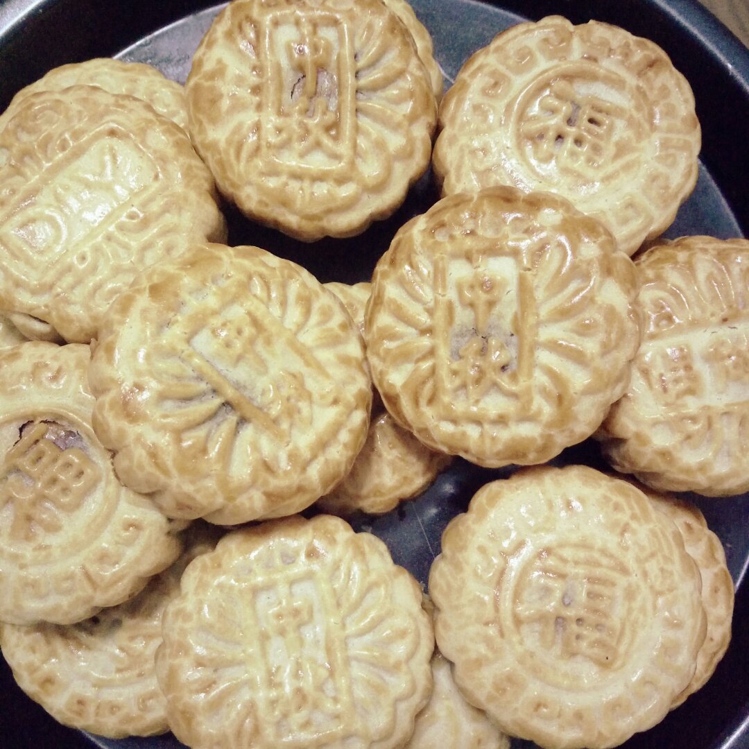 广式月饼－－蛋黄豆沙月饼