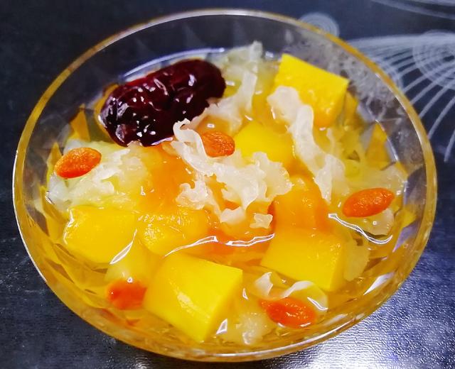 红枣枸杞木瓜银耳汤（电饭煲版）的做法