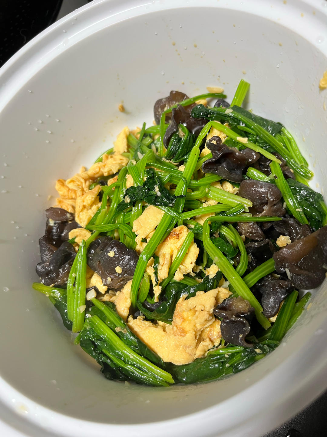 菠菜木耳炒鸡蛋