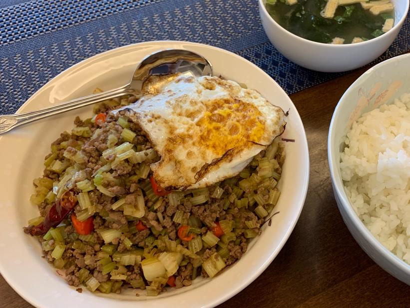 芹菜牛肉末「下饭神器」