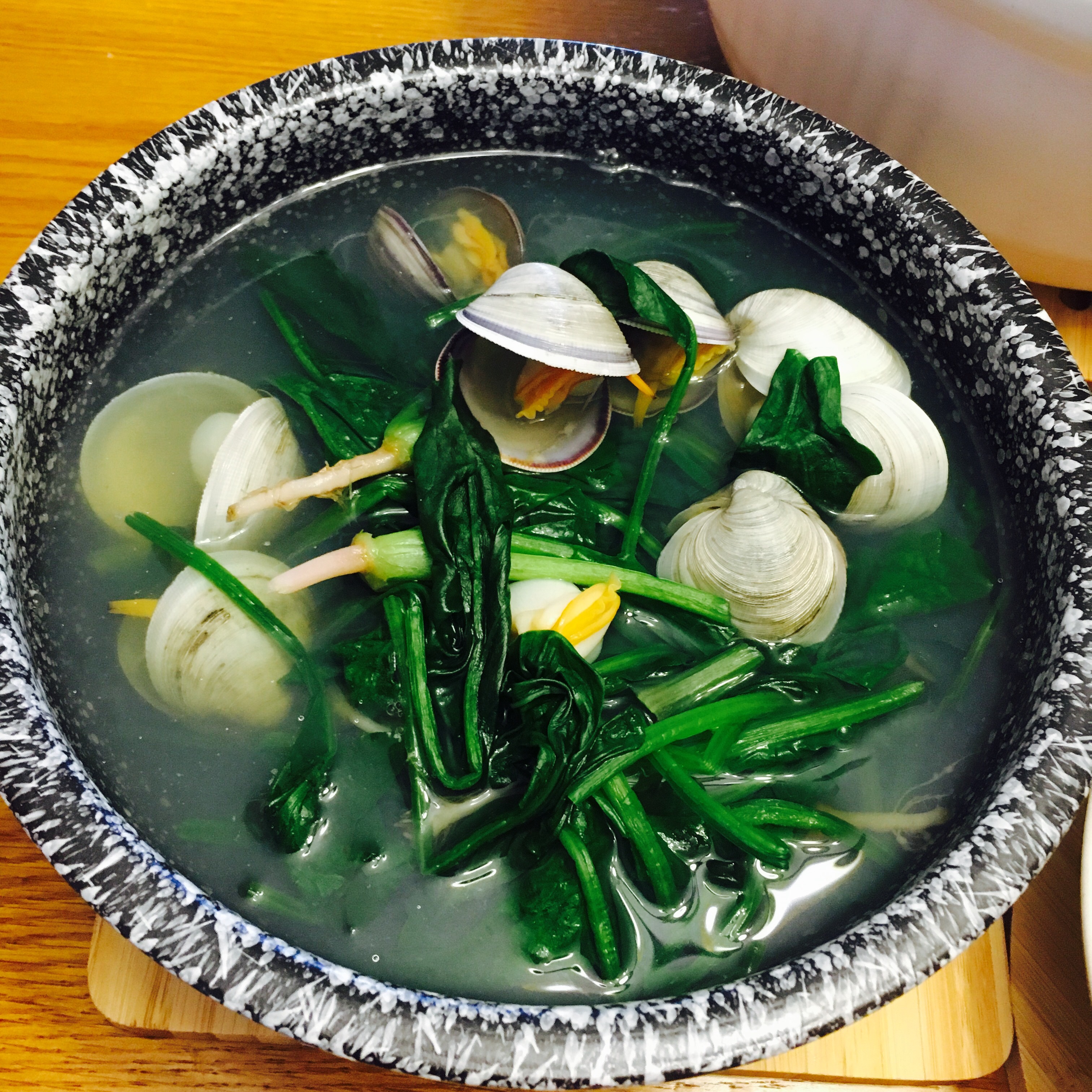 适合娃吃的菠菜蛤蜊汤的做法