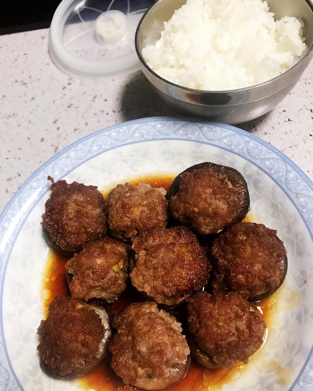 美味的肉酿香菇～～孩子爱吃的下饭菜