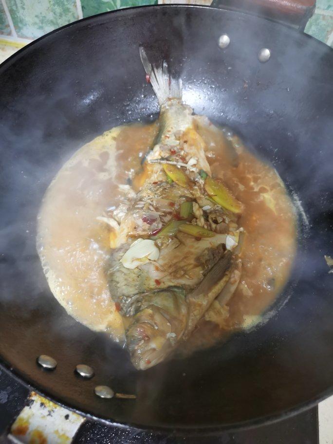 红烧鳊鱼（武昌鱼不粘锅不破皮）