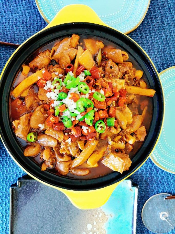 牵小猪去看彩虹做的肥肠鸡