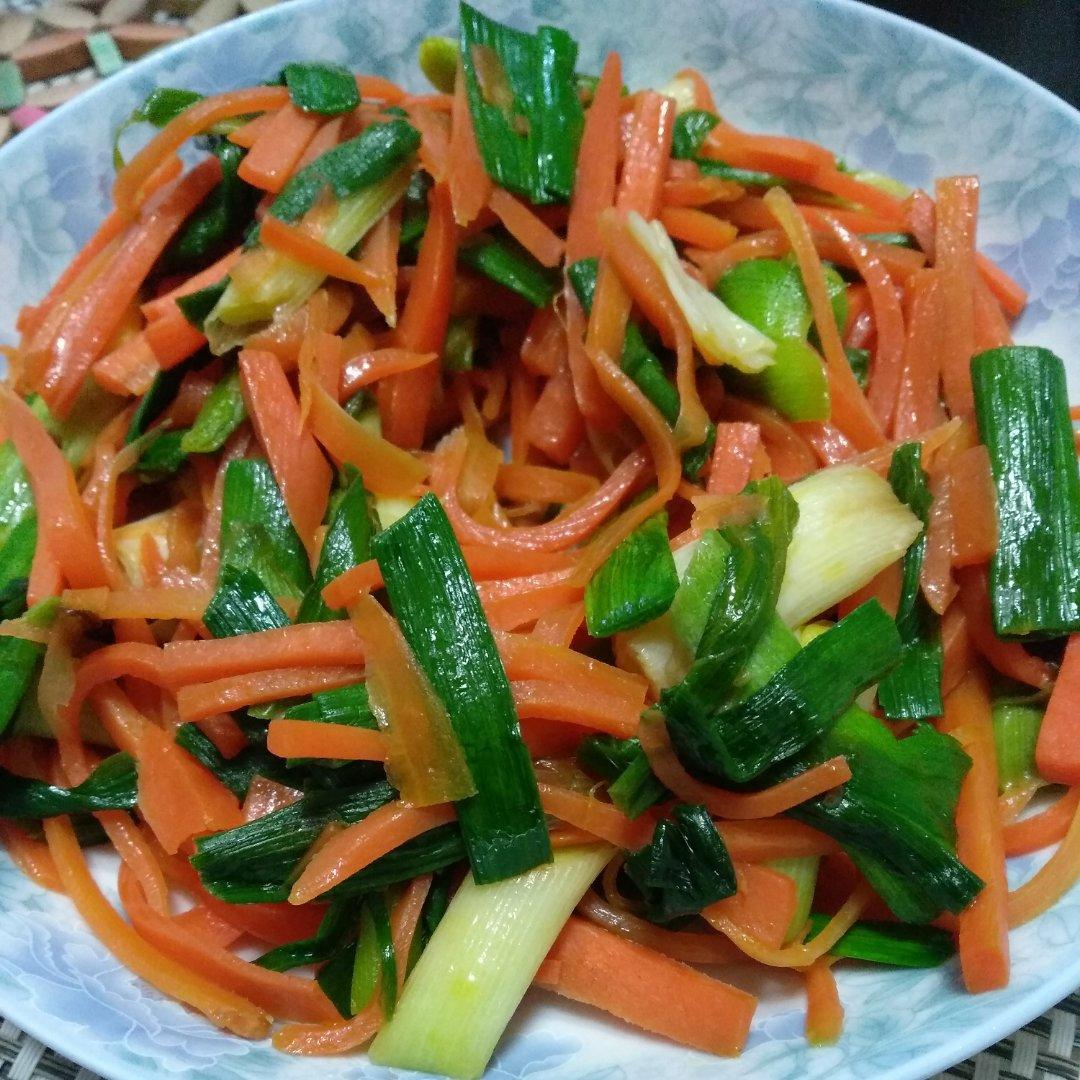 简单快乐钟做的蒜炒胡萝卜丝