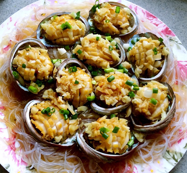 蒜蓉粉丝蒸鲍鱼