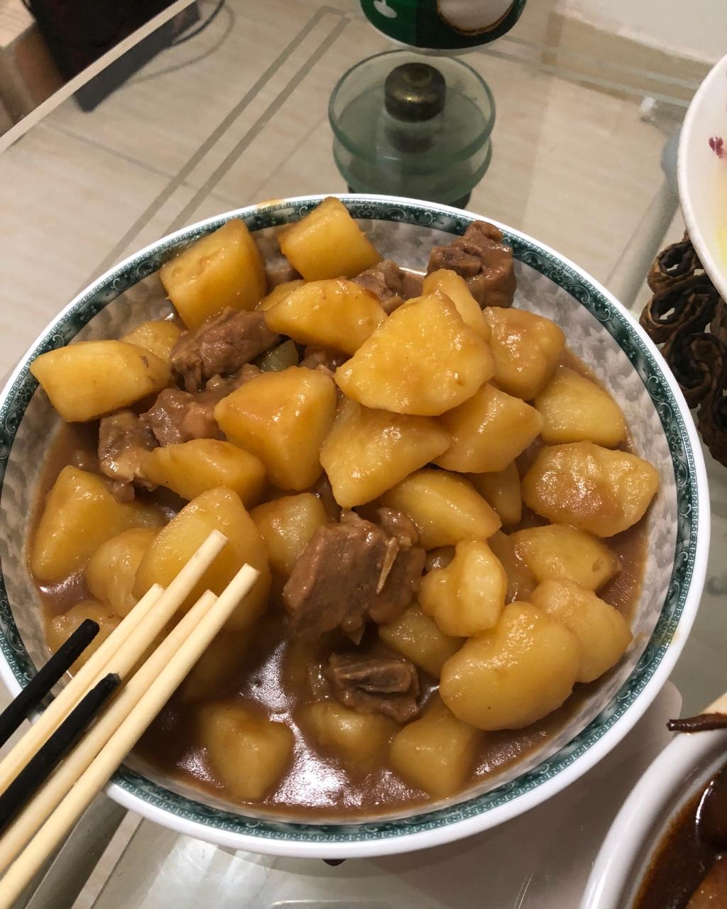 土豆焖排骨
