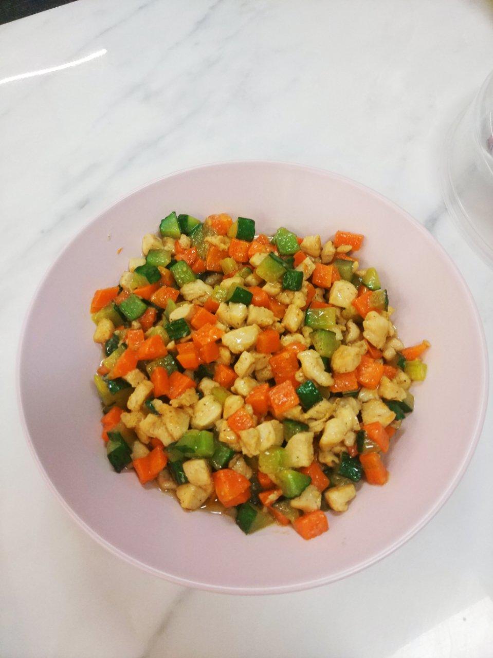 胡萝卜黄瓜鸡胸肉