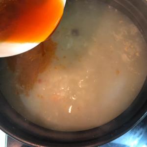 鲜虾干贝砂锅粥的做法 步骤8