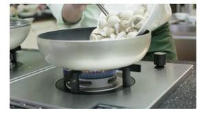盐腌火腿佐香蒜蘑菇洋芋的做法 步骤3