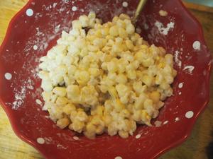 绵绵吃啊：黄金玉米烙的做法 步骤4