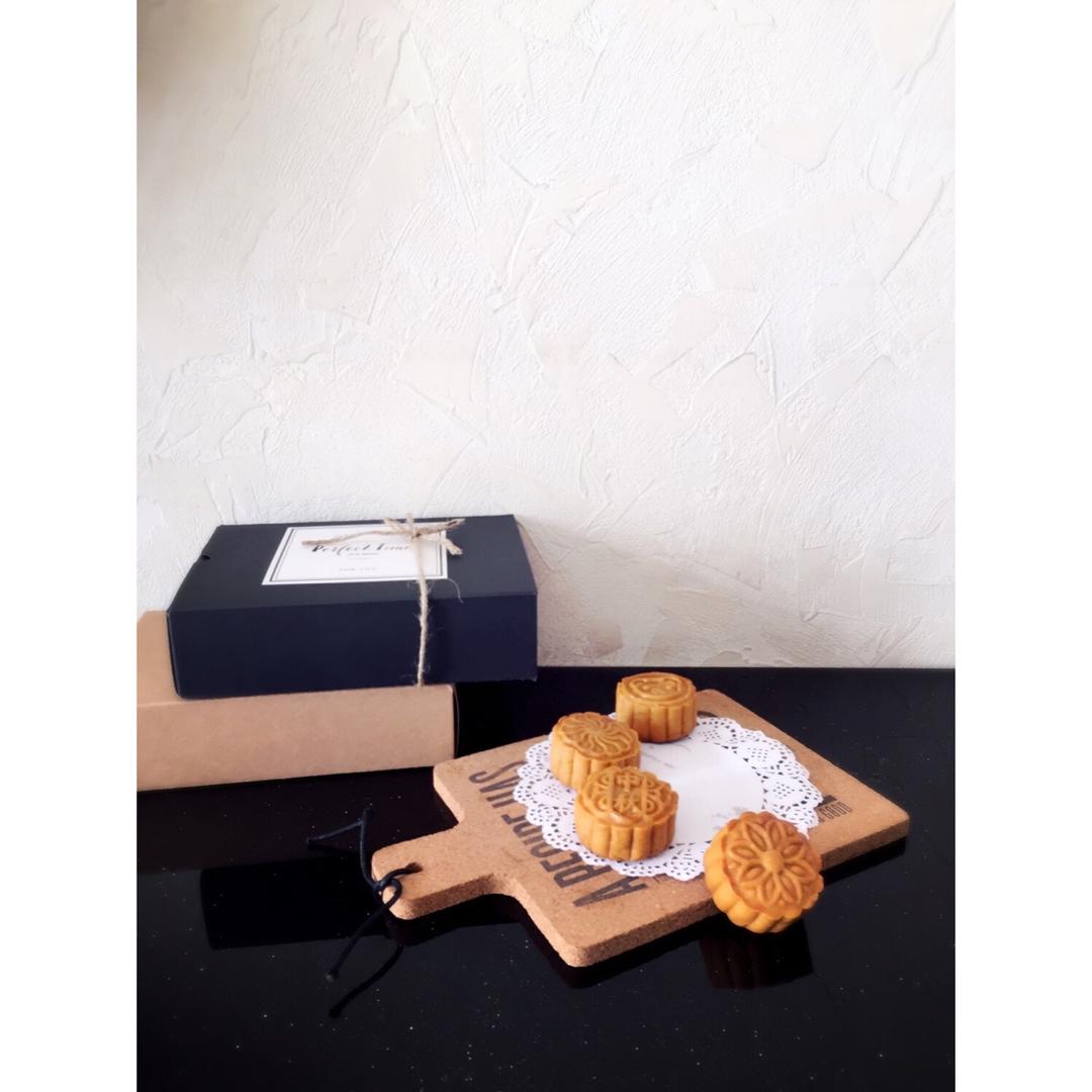 广式月饼——蛋黄莲蓉月饼