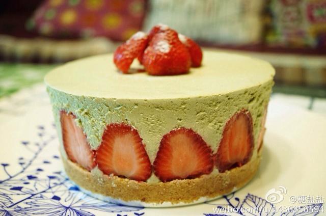 搅拌冷藏即成的草莓抹茶芝士蛋糕的做法