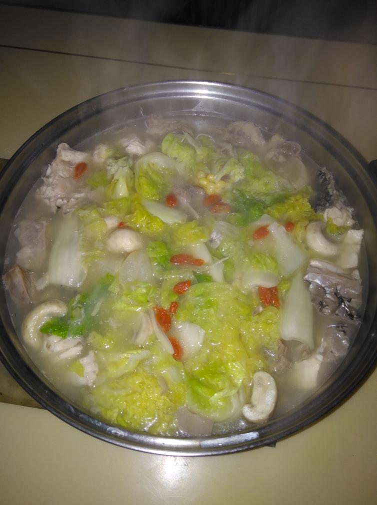 冬天里不可少的美食羊肉火锅的做法