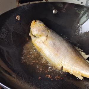 红烧大黄花鱼的做法 步骤2