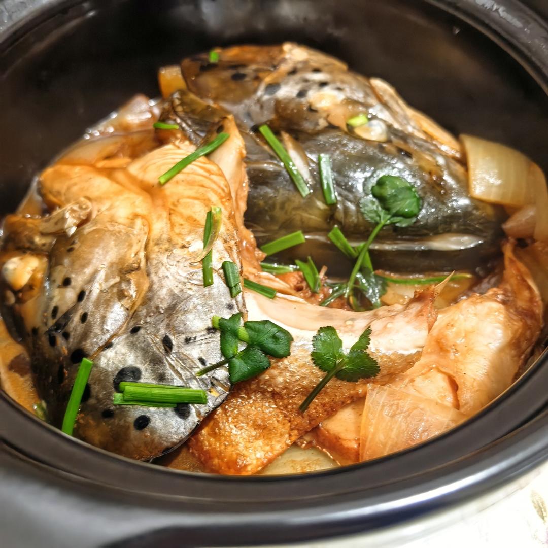 8分钟上桌的美食——砂锅三文鱼头煲
