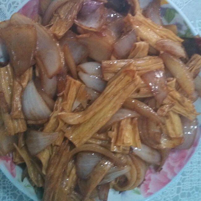 洋葱木耳炒腐竹