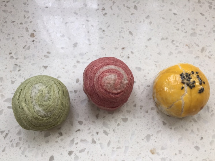 蛋黄酥~紫薯、抹茶、原味~花好月圆，中秋快乐~内附一次做六色蛋黄酥方法~