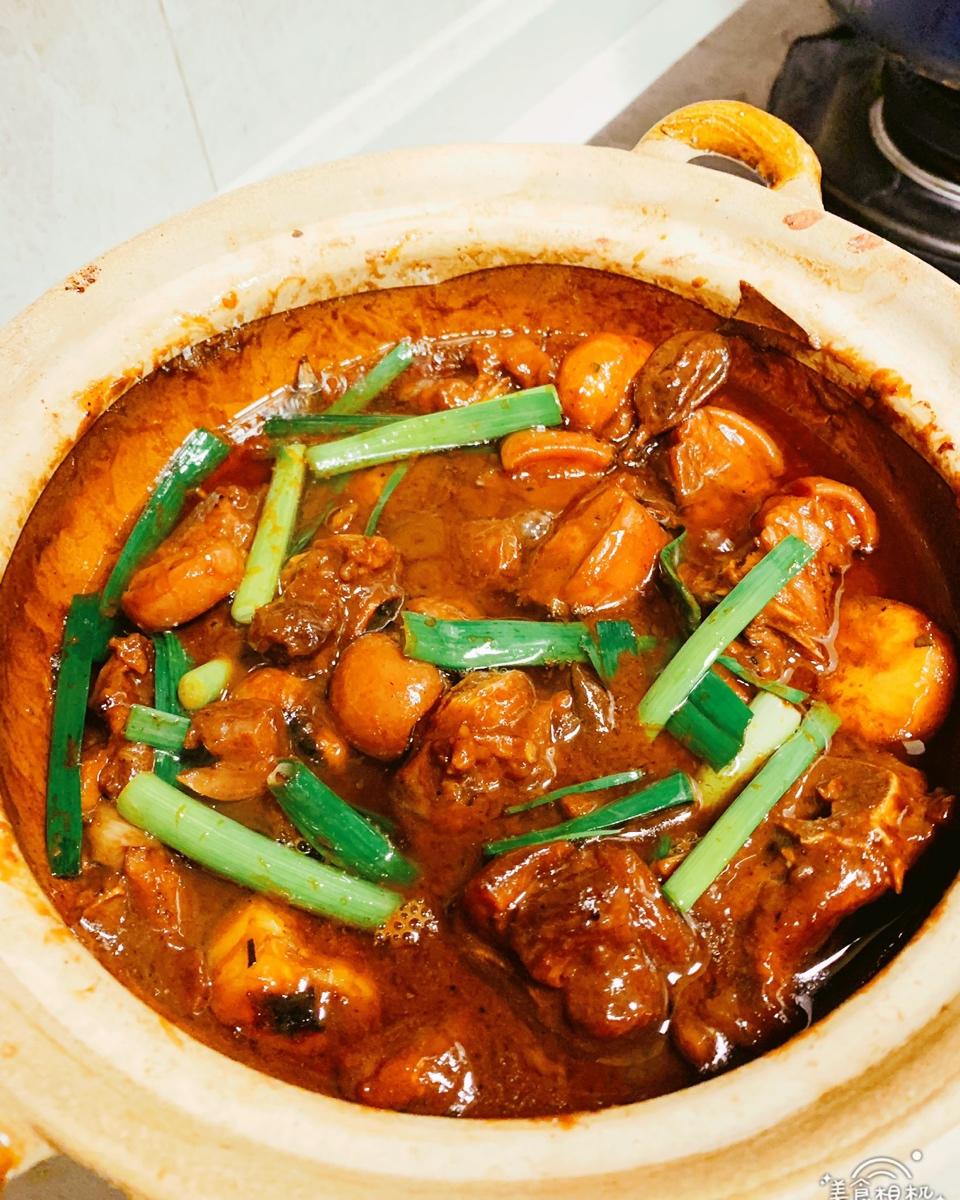 汤面lee做的私房秘制粤式羊腩煲
