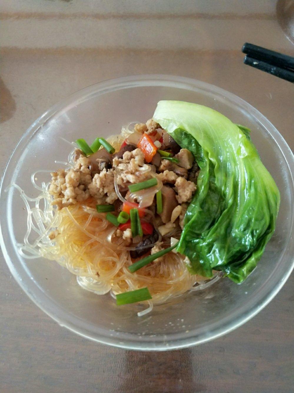 快手菜——香菇肉末粉丝煲