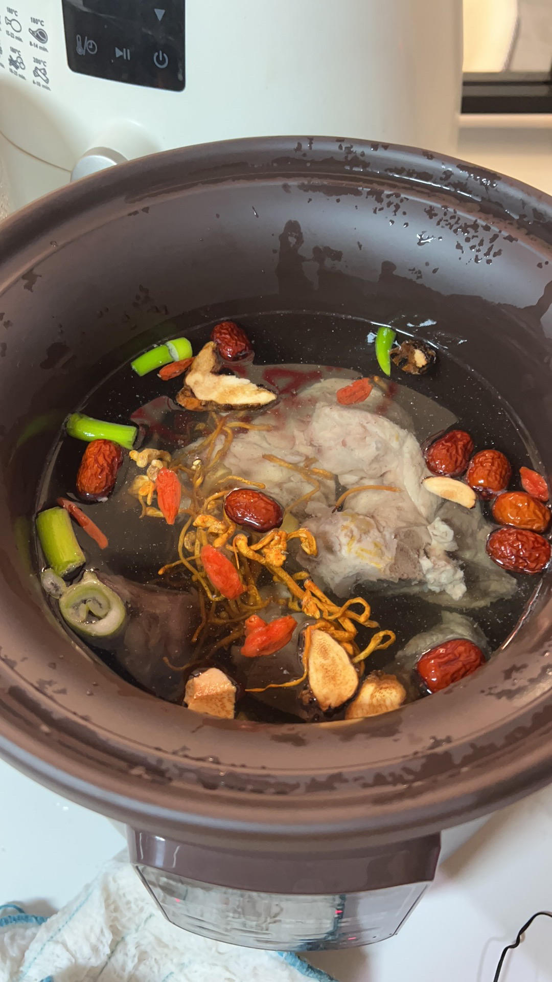 虫草花骨头汤