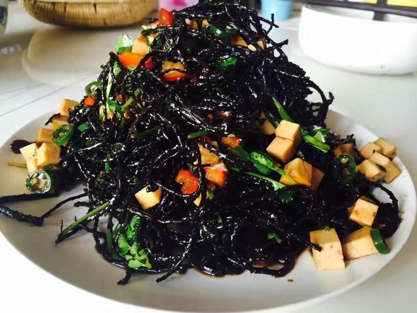 麦田里的布谷鸟做的凉拌核桃花 之 西北风味