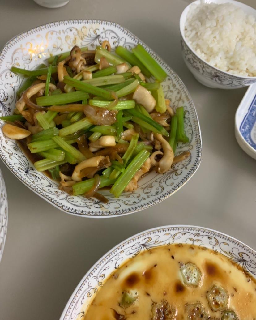 爆炒小鱿鱼