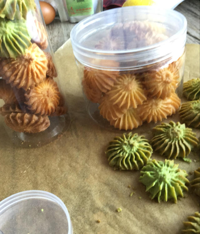 没有黄油也同样做出香酥不腻，花纹立体清晰的曲奇