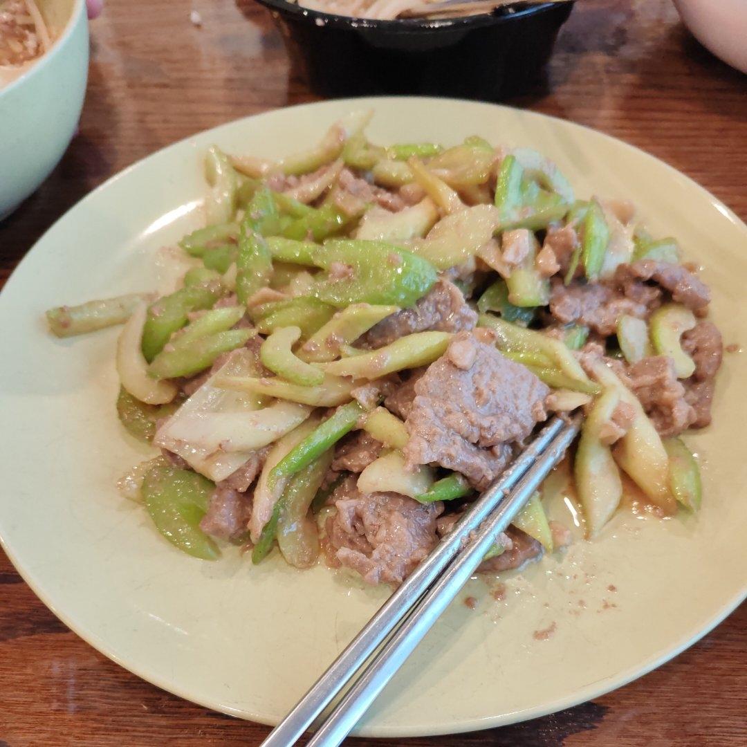 下饭神器又来了，试试这道芹菜炒牛肉！！
