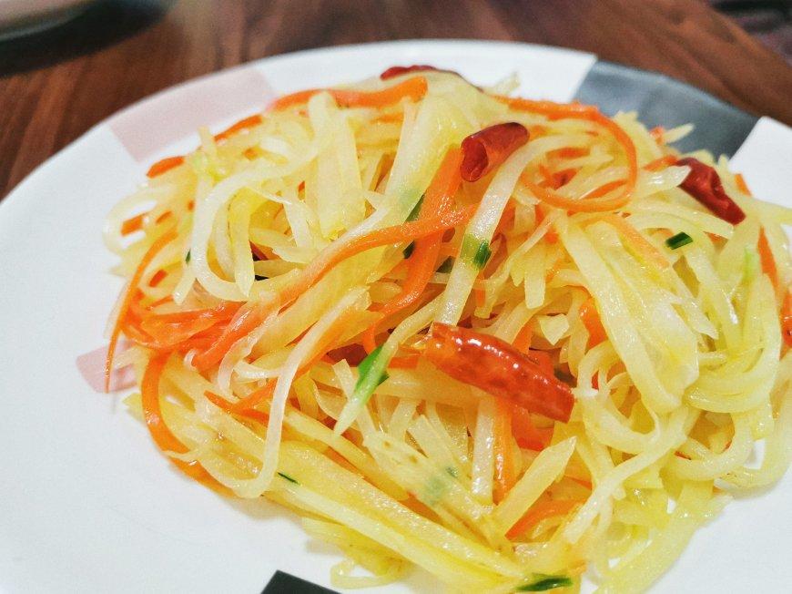 炒胡萝卜土豆丝