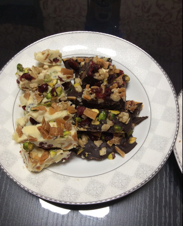 水果干坚果巧克力