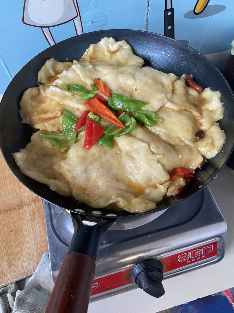 地锅鸡，教你贴饼子好吃的小技巧~