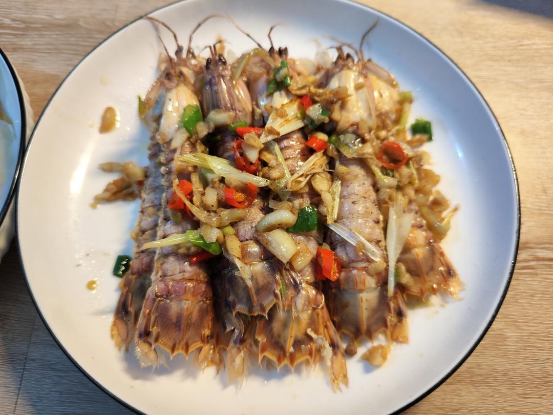 无油炸版的椒盐皮皮虾和巧拨虾壳的方法