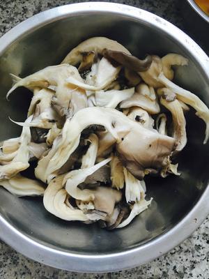 蘑菇炒鸡蛋（平菇）的做法 步骤1