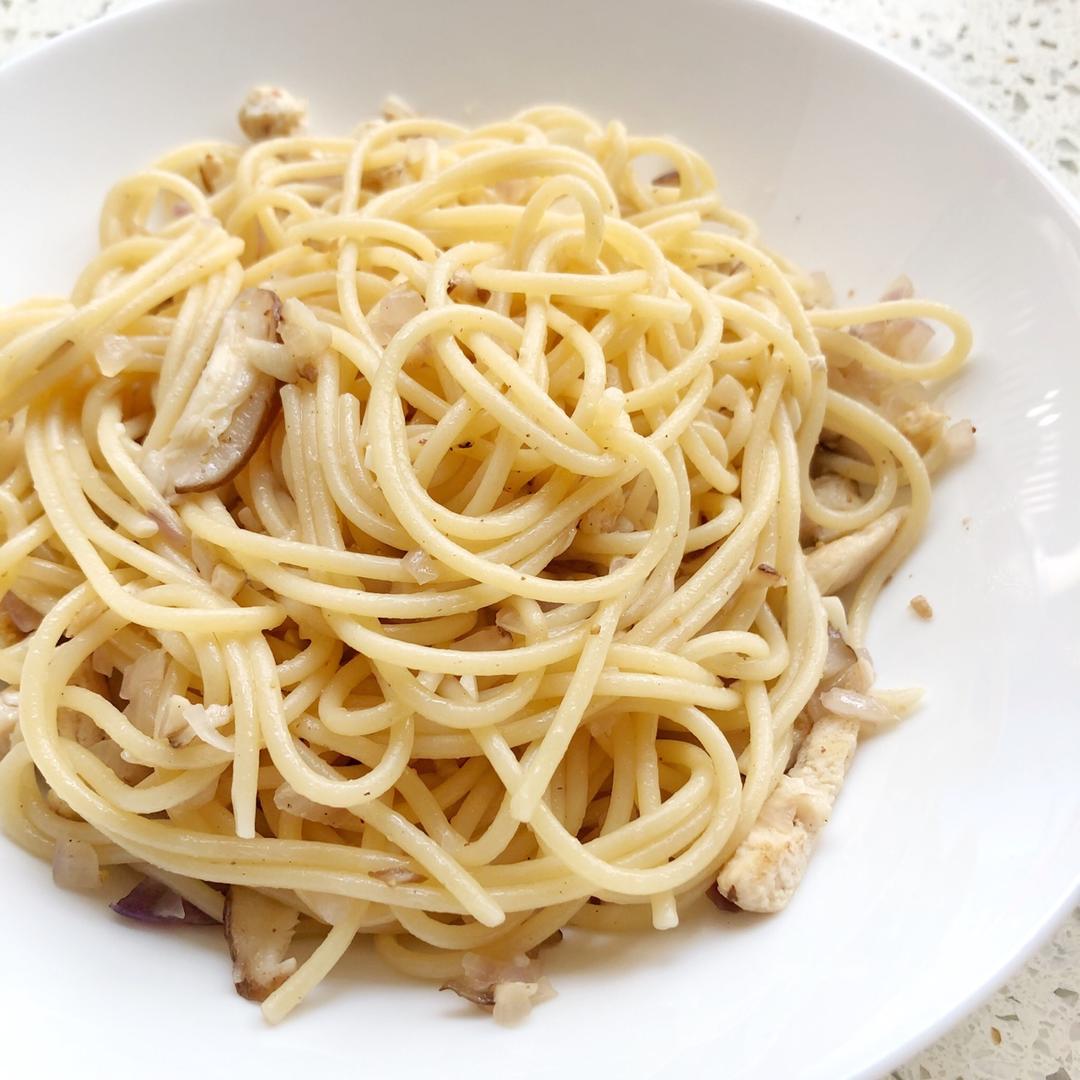 奶油鸡肉蘑菇意大利面 Cream of Mushroom Chicken Pasta