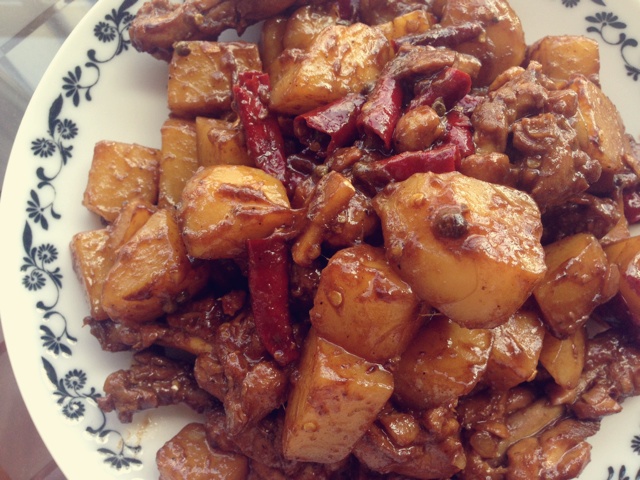 土豆炖鸡块