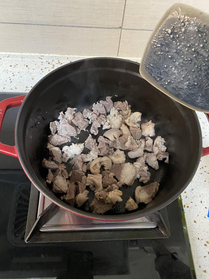新疆羊肉手抓饭铸铁锅用起来