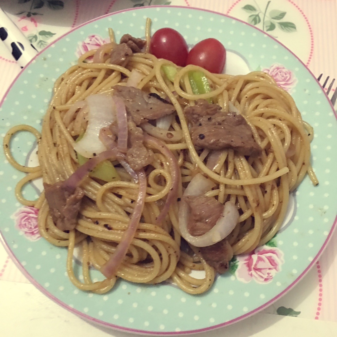 黑椒牛柳炒意面
