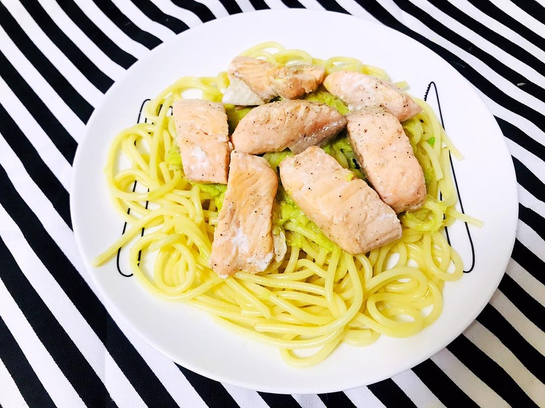 三文鱼意大利面