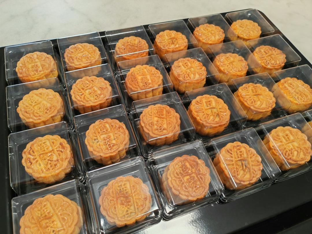广式月饼—蛋黄莲蓉月饼