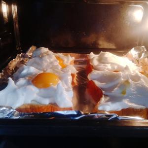 火烧云面包：只需面包片和鸡蛋的做法 步骤4