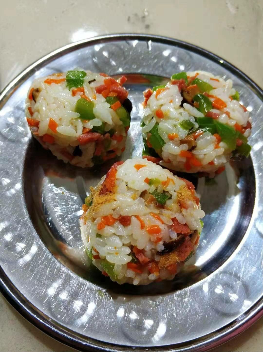 小盆友超爱的肉松饭团子