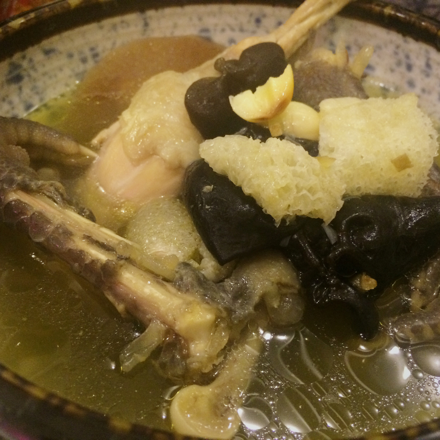 姬松茸竹荪菌菇鸡汤