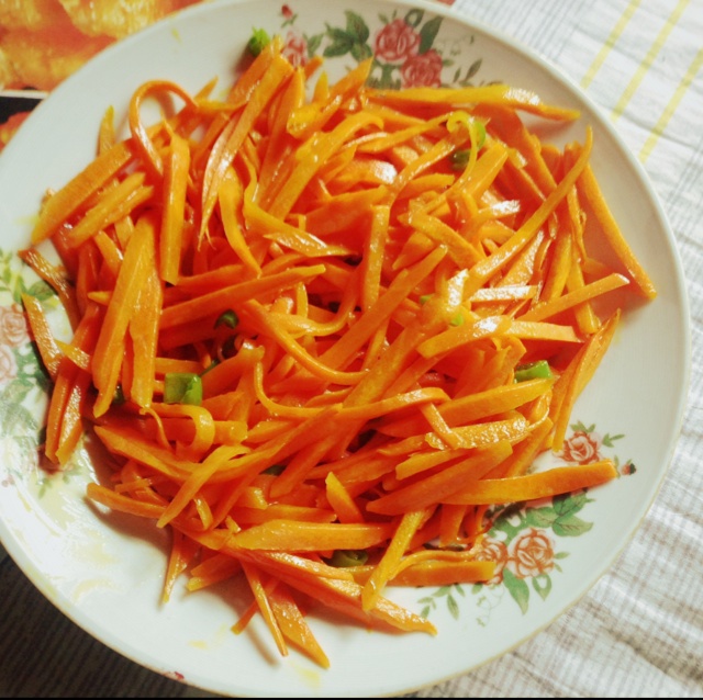 小菜鸟maruko做的清炒胡萝卜丝